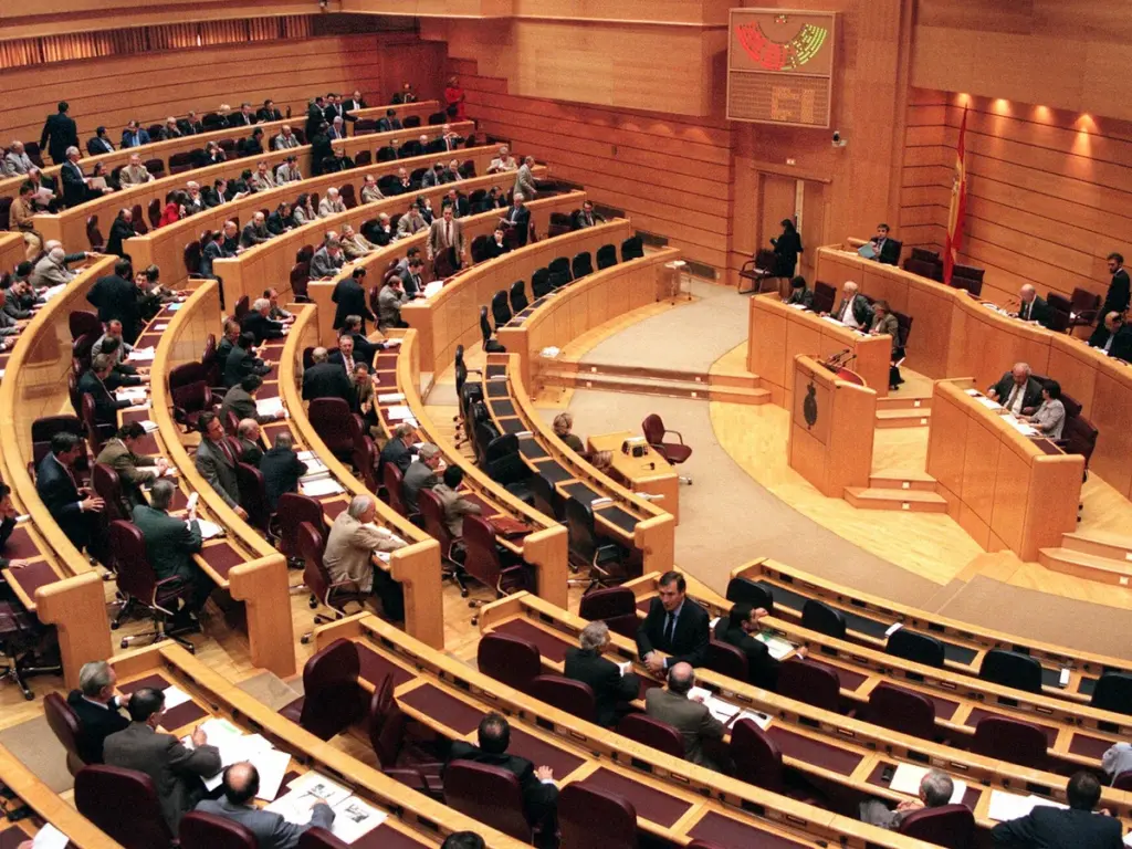 Senado rechaza flexibilización de secreto bancario